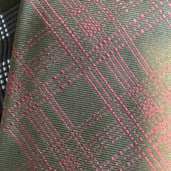Beautiful bundle of Varvatos narrow new ties never worn. Stunning workmanship. - Picture 7 of 12